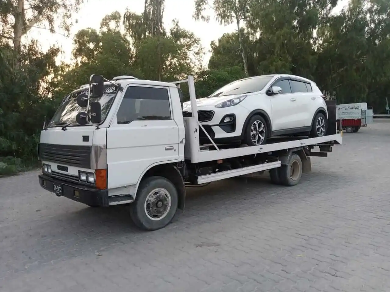Flatbed towing service in Lahore for safe car transport